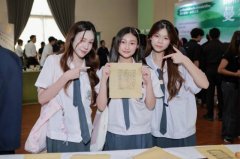 两国人平易近正在翰墨之间此的温度